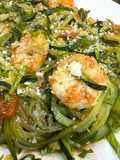 Espaguetis de calabacín con ajo, tomates cherry y parmesano 🥒🍝