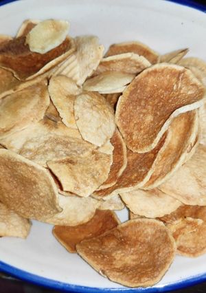 होम मेड चिप्स (homemade chips recipe in Hindi) रेसिपी मुख्य फोटो