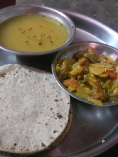 आलू-बैंगन की सब्जी (Aloo baingan sabzi recipe in hindi) रेसिपी मुख्य फोटो