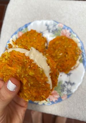 Una foto de Alfajores tipo carrot cake