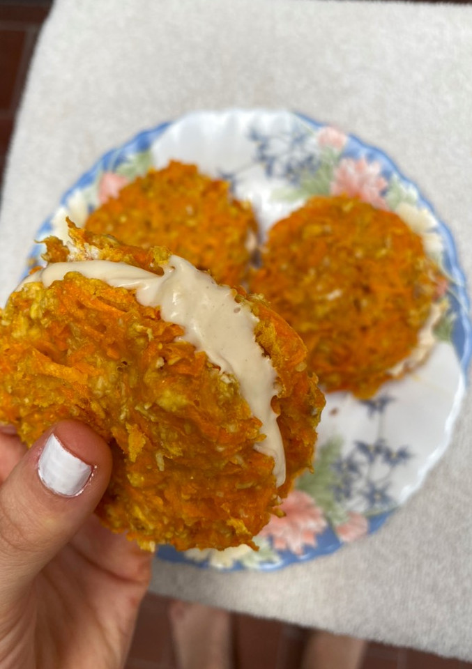 Una foto de Alfajores tipo carrot cake