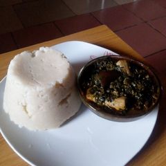 A picture of Vegetable soup and Semo.