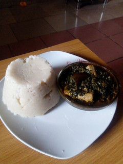 A picture of Vegetable soup and Semo.
