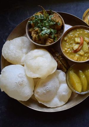 নরম ফুলকো ময়দার লুচি (naram fulko moidar luchi recipe in Bengali) রেসিপির প্রধান ছবি