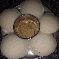 A picture of Suji ki idli.