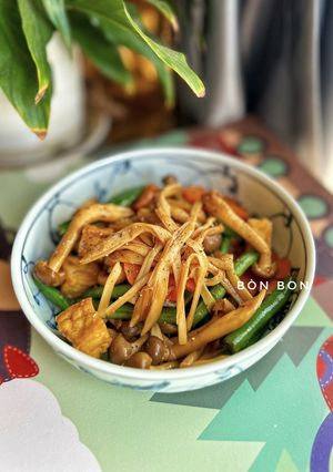Hình của món Bông Kim Châm Kho Rau Củ Chay.