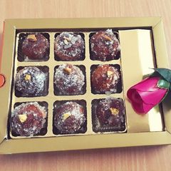 A picture of Dry Gulabjamun with Milk Powder.