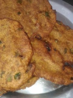 थालिपीठ (thalipeeth recipe in marathi) रेसिपी चे मुख्य फोटो