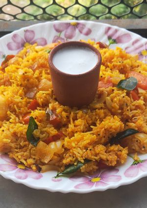 વઘારેલા ભાત (Vagharela Bhat Recipe In Gujarati) રેસીપી મુખ્ય ફોટો