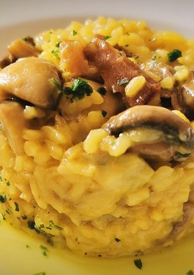 Una foto de Risotto de champiñones con jamón