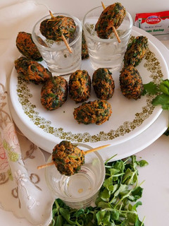 મેથી નાં મુઠીયા (Methi Muthia Recipe In Gujarati) રેસીપી મુખ્ય ફોટો
