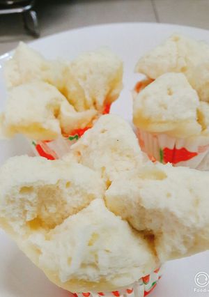 Hình của món Bánh bông lan hấp không dùng bột nổi.