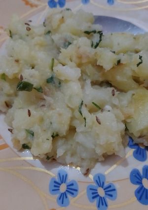 जीरा आलू (jeera aloo recipe in Hindi) रेसिपी मुख्य फोटो