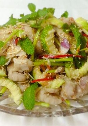 Hình của món Gỏi chân gà-tôm chua.