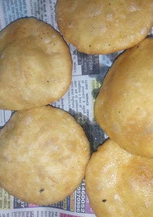 आलू की कचौड़ी (aloo ki kachodi recipe in Hindi) रेसिपी मुख्य फोटो
