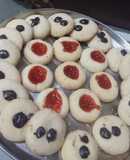 Chocolate and strawberry jam cookies