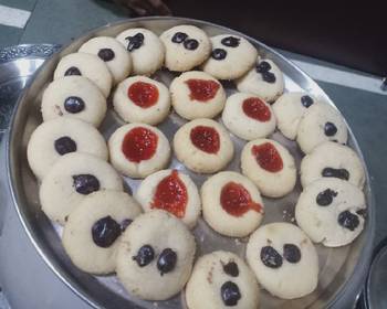 Unique Cuisine Chocolate and strawberry jam cookies Delicious Nutritious