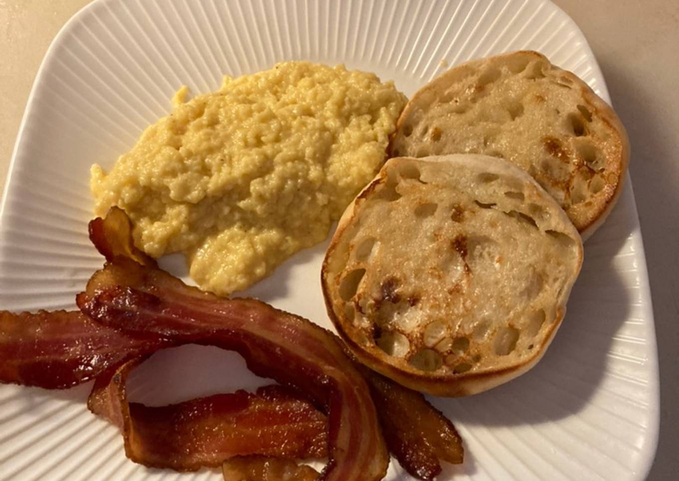 Creamy eggs with bacon