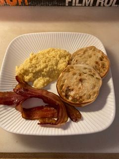 A picture of Creamy eggs with bacon.
