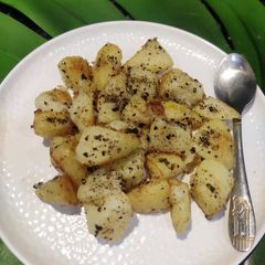 A picture of Potato salt & Pepper.