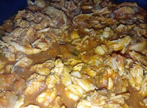 Una foto de Pollito desmechado en salsa de tomate
