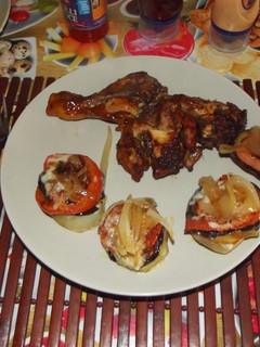 Una foto de Pollo al Horno con guarnición