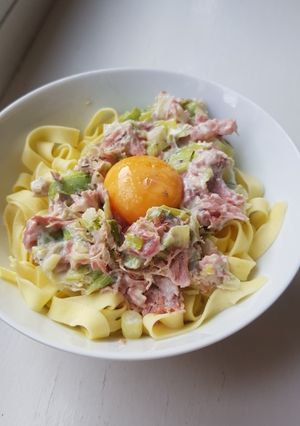 Une photo de Pâtes fraîches crémeuses au poireau et jambon