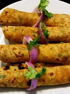 अचारी पराठा (achari paratha recipe in Hindi) रेसिपी मुख्य फोटो