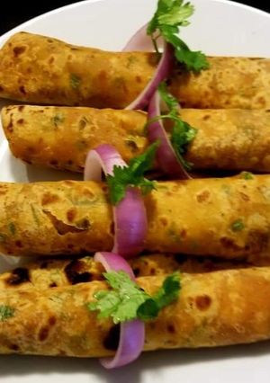 अचारी पराठा (achari paratha recipe in Hindi) रेसिपी मुख्य फोटो