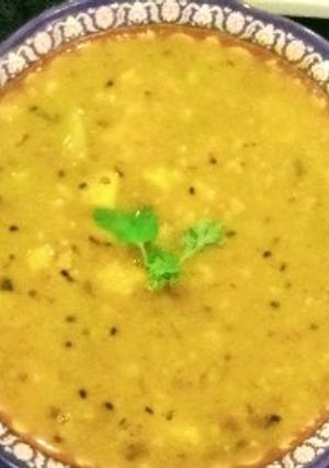 A picture of Aloo ki tarkari.