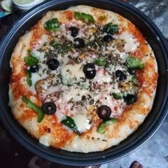 Chicken Tikka piza A picture of Chicken Tikka piza.