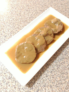 Una foto de Redondo de ternera con salsa de cebolla