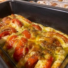 A picture of Baked pesto halloumi.