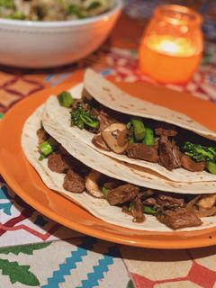 Una foto de Piadinas rellenas de verduras con ternera