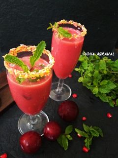प्लम पोमेग्रेनेट पंच (plum pomegranate punch recipe in Hindi) रेसिपी मुख्य फोटो