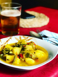 Una foto de Guiso de patatas y muchas verduras