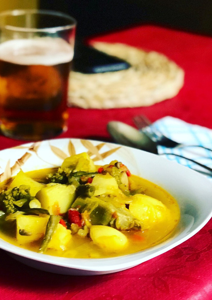 Una foto de Guiso de patatas y muchas verduras