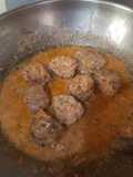 Albóndigas de pescado con salsa de tomate y coco