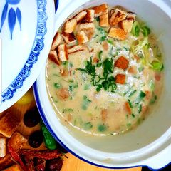 A picture of Creamy veggies Soup.