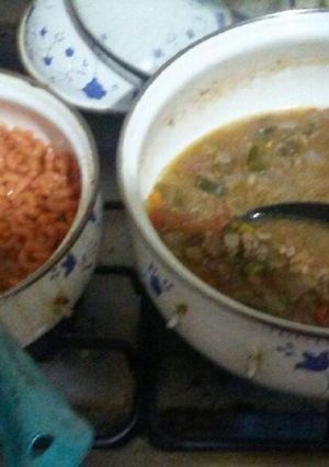 Una foto de Caldillo de pulpa de res picada y sopa de coditos