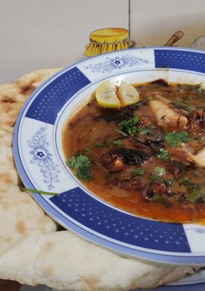 A picture of Nihari Naan👌.