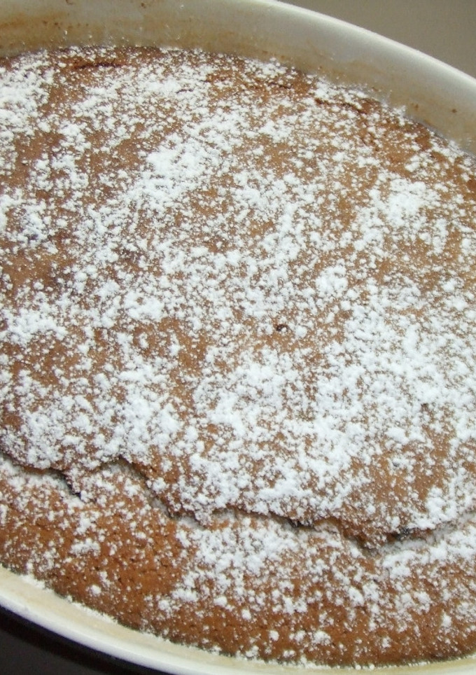 Una foto de Pastel de peras escondidas, al cacao