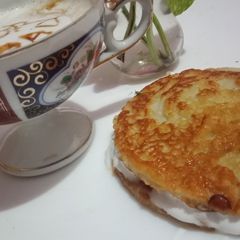 A picture of Banana egg chapati with creamy coffee😋.
