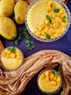 મેંગો કસ્ટર્ડ (Mango Custard Recipe In Gujarati) રેસીપી મુખ્ય ફોટો