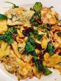 ไข่คั่วใบแมงลัก Salt & Chilli Lemon Basil Toasted Omelette
