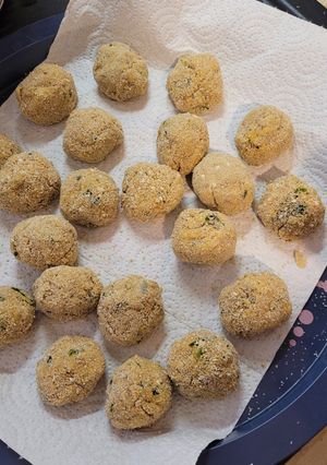 A picture of Falafel with Leftover Red Lentils and Oats ❣️.