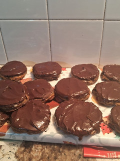 Una foto de Alfajores brownies