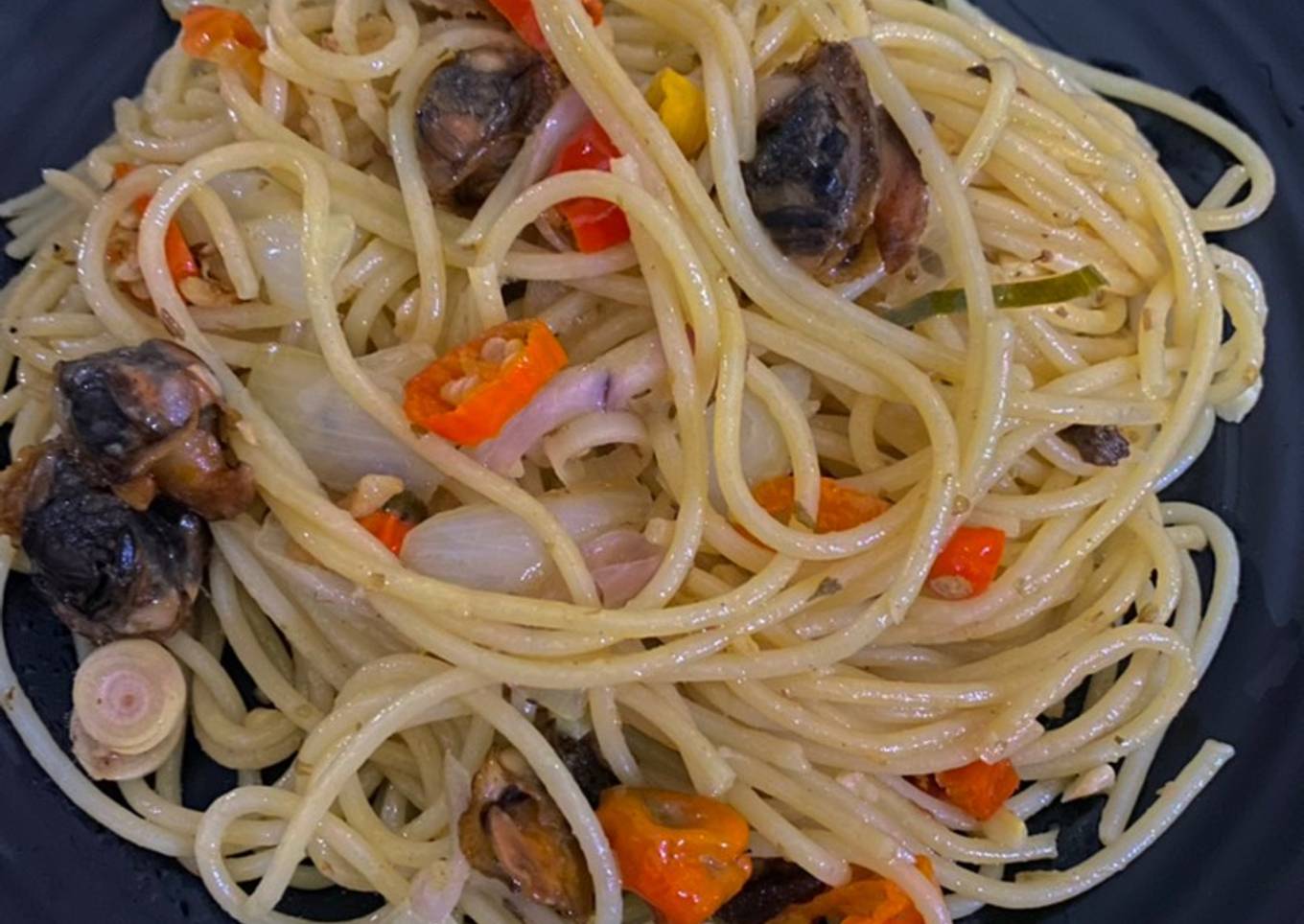 Spaghetti Cendawan Aglio Olio dengan Sos Cili