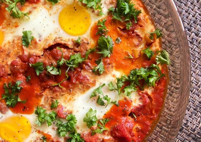 Shakshouka (Eggs in Spicy Tomato Sauce)