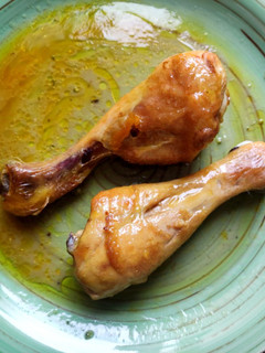 Una foto de Muslos de pollo al horno al limón 🍋
